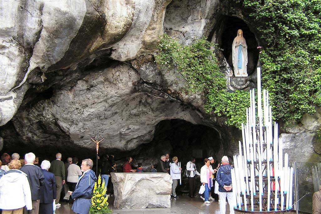 La grotte de Lourdes